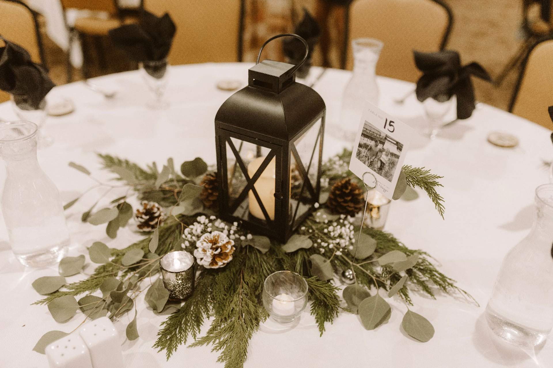 3-Minimalist-Winter-Weddings-Cozy-Accents