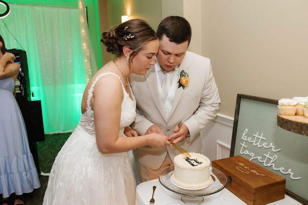 Bride & Groom Cutting Cake at Banquets of Minnesota